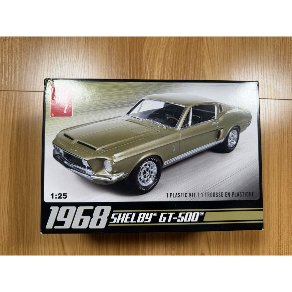 AMT 1968 Shelby GT-500 1/25 Scale Model Kit AMT634M Open Box